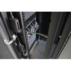 apc-netshelter-cx-38u-secure-soundproofed-server-room-in-a-box-enclosure-international-4.jpg
